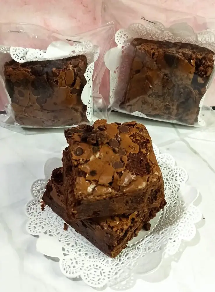 Imagen del paquete de 4 brownies clásicos