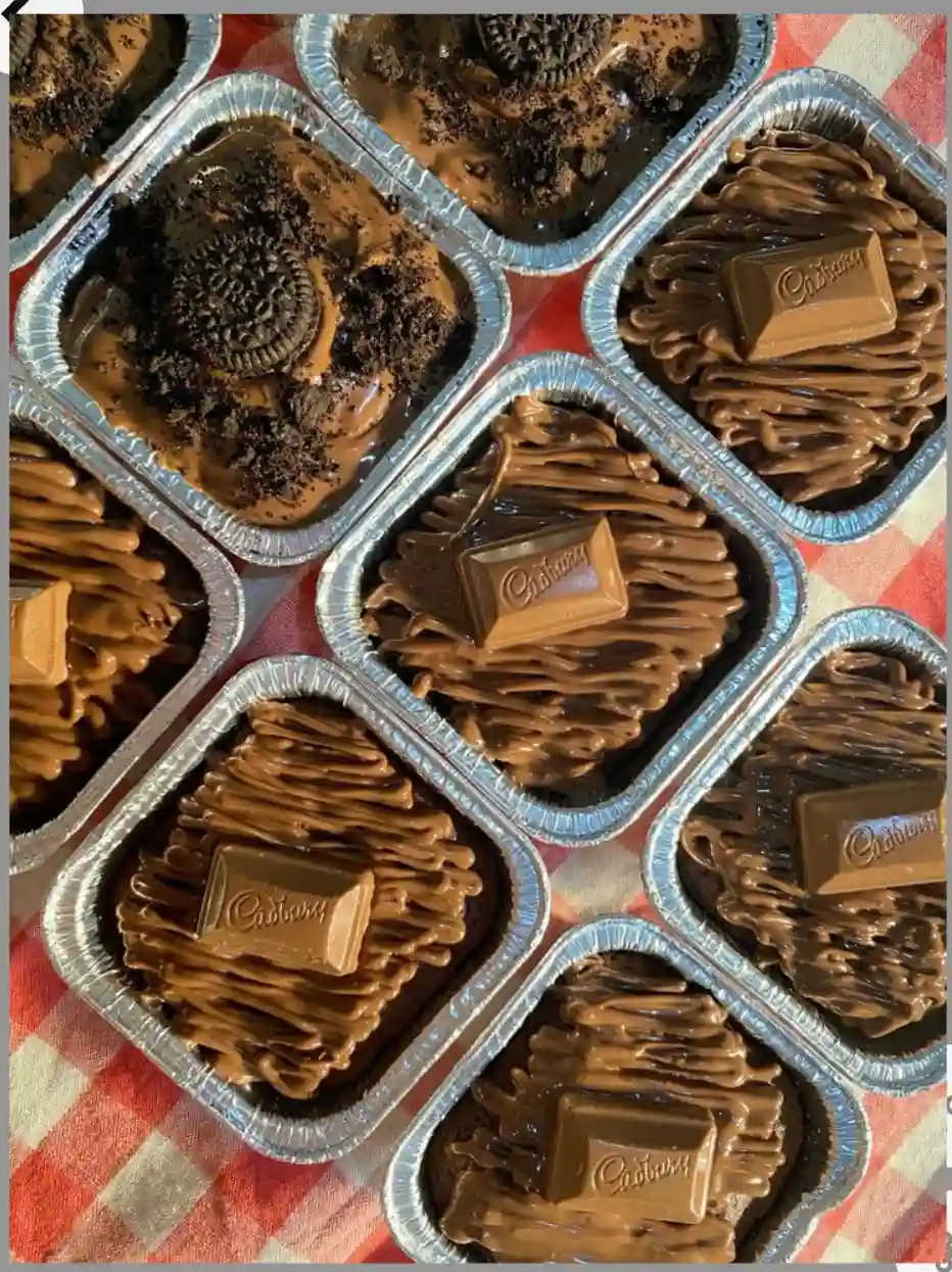 Imagen del paquete de 6 brownies en charola
